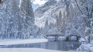 Zamrznutý Yosemitský národný park vyzerá úchvatne