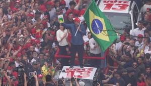 Bolsonaro neuznáva víťazstvo Lulu da Silvu. Chce anulovať prezidentské voľby