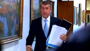 Babišova vláda podávala demisiu. Prezidentovi ju premiér odovzdá osobne