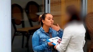 Hrajú sa na nepočujúce a okrádajú ľudí