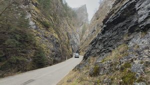 Zosuv skál môže mať vážne následky. V ohrození sú až tri obce