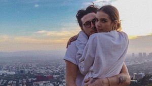 Mladý Beckham si hýčka krásnu modelku