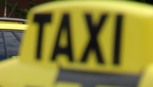 Muž napadol taxikára pred očami dieťaťa
