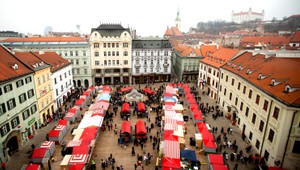 Vianočné trhy v Bratislave. Mesto chce kontrolovať kvalitu potravín