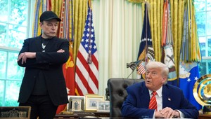 Musk sa „odtrhol z reťaze“. Trumpovi priaznivci volajú po jeho deportácii