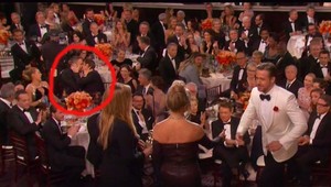 VIDEO: Ryan Reynolds a Andrew Garfield šokovali bozkom na verejnosti!