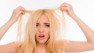 Tieto TRIKY vám v zime zachránia vlasy