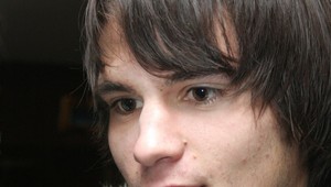 Jonáša začínajú prebúdzať z umelého spánku