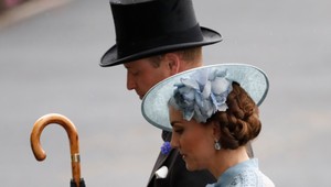 Ďalšia nehoda kráľovskej rodiny! Sprievod Williama a Kate vážne zranil ženu