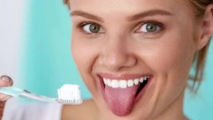 Zdravý úsmev aj bez zubára? Vedci vyvíjajú pastu, ktorá vás zbaví kazov