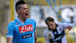 Neapol aj vďaka Hamšíkovmu gólu skresal odstup na Juventus