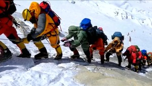 Nepál rozhodol o nových pravidlách pre výstup na Mount Everest. Povolenku už nedostane každý, kto si zaplatí