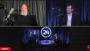 Sme v kaviarni: Miešanie hnedej tekutiny