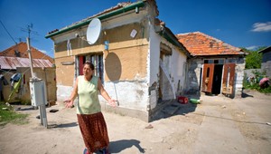 Osadníci v strede obce, za 30 €. Špina a smrad, tvrdia dedinčania