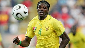 Útočník Toga Adebayor ukončil reprezentačnú kariéru