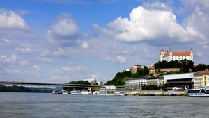 V bratislavskom hoteli našli muža (†28) s prestrelenou hlavou