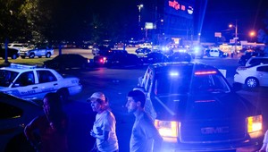 Pri streľbe v kine zomreli traja ľudia, deviati sú zranení