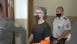 Otec štyroch detí skončil za mrežami. Snažil sa ujsť policajtom, pritom do nich nabúral