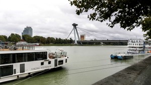 Dunaj by mal kulminovať na úrovni 930 cm. Stavajú sa zábrany