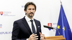 Kaliňák: Rezort obrany chce kúpiť 12 vrtuľníkov Blackhawk