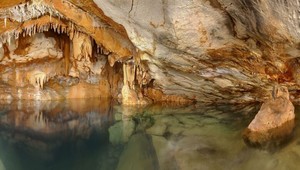 Pod hladinou mora našli vchod do jaskyne: Výskumníci sú šokovaní tým, čo našli vo vnútri