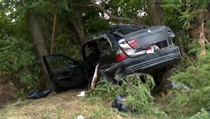 Ivan zahynul po náraze auta do stromu, osudnou sa mu stala rýchlosť v zákrute