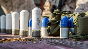 Nový typ granátu so sieťou dokáže uloviť drón