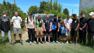 Nový trend na hraniciach: Deti odprevádzajú migrantov až na hraničnú čiaru