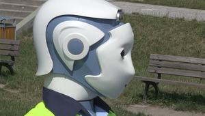 Humanoidný robot s možným využitím v cestnej premávke testuje svoj vzťah s deťmi