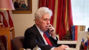 Televízia CNN vyhodila moderátora pre nacistický pozdrav