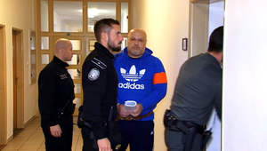 Takmer dve stovky mužov vydierali intímnymi fotkami. Súd poslal za mreže až sedem ľudí