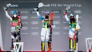 Jedna z Vlhovej rivaliek nenastúpi na prvé preteky sezóny. Wendy Holdener si pri tréningu zlomila obe ruky