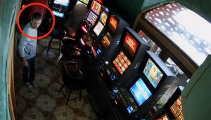 Krádež na toalete. Muž prišiel o peniaze pre nevidiacu manželku