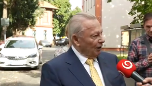 Kto nevolí, nerozhoduje, povedal Rudolf Schuster pred volebnou miestnosťou