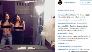 Kim Kardashian vytiahla opäť tromf. Nahé prsia a neslušné gestá
