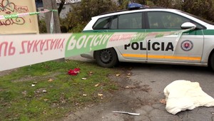 Po slovnej výmene názorov na nich vytiahol nôž, obránili sa slzným plynom