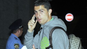 Cristiano Ronaldo. Vraj ho na letisku nezabudli. Vraj žart Španielov!