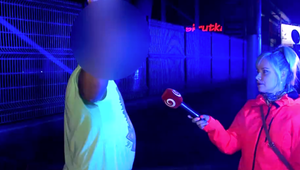 Keby som v aute nemal deti, napálil by som to do bytovky. Šokoval muž, ktorý v noci narazil do verejného osvetlenia