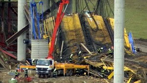 Pri obci Kurimany sa zrútil most! 4 mŕtvi, 12 zranených