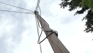 Káblový smog ohrozuje ľudí aj majetok. Obec zvažuje odstránenie starých vedení