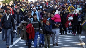 V srbskom Preševe sa to hmýri migrantmi, každý deň prichádzajú tisíce