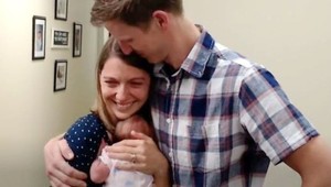 Pár ukázal cestu k adoptovanej dcérke: Emotívne VIDEO videlo už milión ľudí