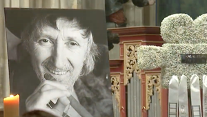 Posledná rozlúčka s Jakubiskom dojímala k slzám. Najviac dojal veniec od Deany a Knechtovej spev