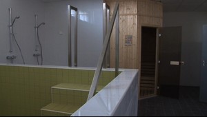 Úradníci provokujú luxusom. Postavili si saunu aj bazén!