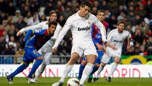 Real zvýšil náskok pred Barcelonou, Ronaldov hetrik