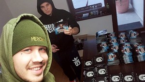 Raper Momo dal dokopy elitu. V jeho novom klipe sú najlepší z najlepších