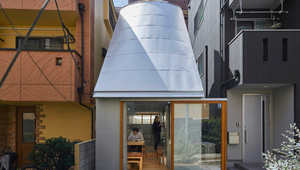 Architekt pre seba a ženu navrhol dom z betónu: Má len 19 metrov štvorcových