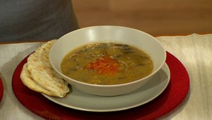 Hubová polievka s kapustovým rôsolom so sódovými lokšami