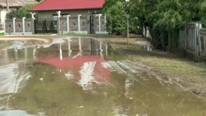 Desaťminútový lejak a práca na týždeň. Dedinu zaplavilo blato a bahno