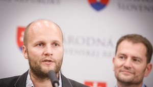 Komentár Arpáda Soltésza: Oslabení Ficovým týfusom zomierame na Matovičovu choleru